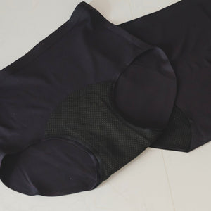 Hey Period! Overnight Seamless Mid-Rise Cheekie in Buttery Black