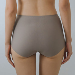 Forme Seamless Super Mid-Rise Rise Cheekie in Storm Mocha