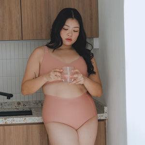 Forme Seamless Super Mid-Rise Rise Cheekie in Rosy Peach