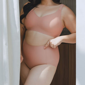 Forme Seamless Super Mid-Rise Rise Cheekie in Rosy Peach