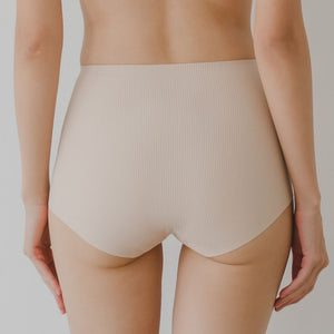 Forme Seamless Super Mid-Rise Rise Cheekie in Barely Nude