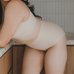 Forme Seamless Super Mid-Rise Rise Cheekie in Barely Nude