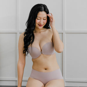 365 Front Clasps Anti-Slip Seamless Strapless Wireless Bra in Creamy Sakura