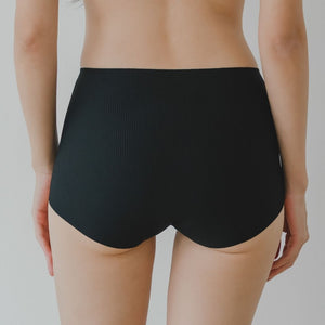 Forme Seamless Super Mid-Rise Rise Cheekie in Black