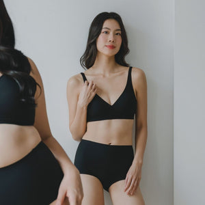 Forme Seamless Super Mid-Rise Rise Cheekie in Black