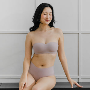 Full Scoop! Seamless Lightly-lined Anti-slip Strapless Wireless Bra in Creamy Sakura